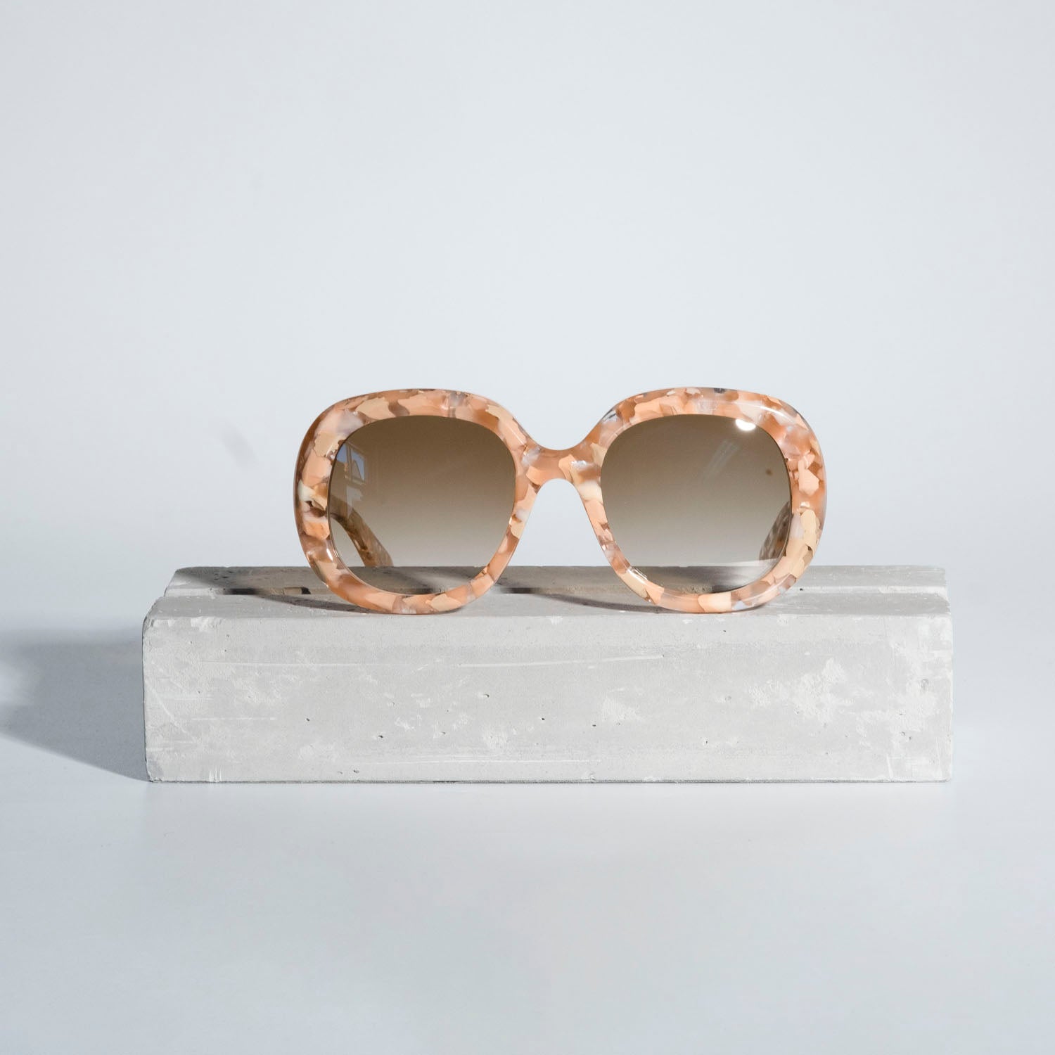 nude goggles Chloé - Limited Edition Ethical Gayia Soft Square Sunglasses - CH0153S 004 - Blush Nude - 100% Recycled Acetate