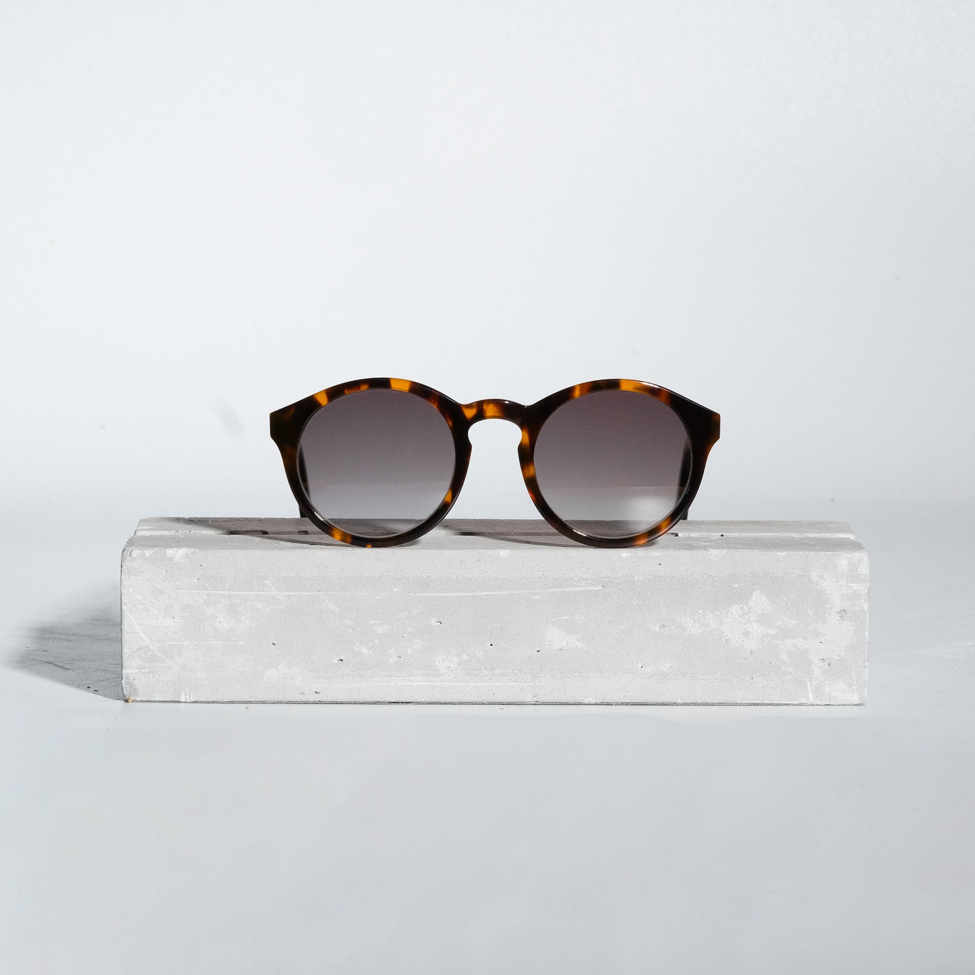 MONOKEL EYEWEAR  Havana サングラス Monokel Eyewear Barstow サングラス ラウンド 丸 Havana